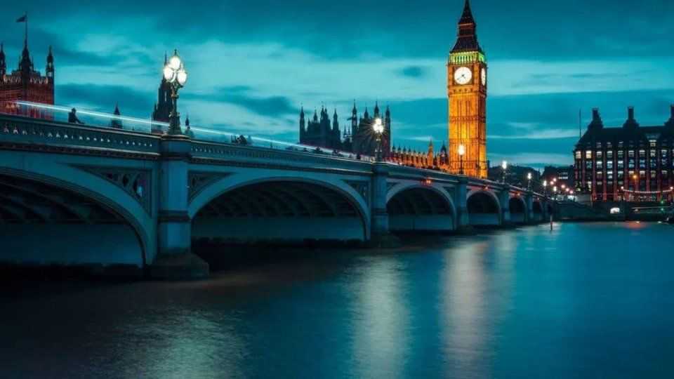 美媒：大选后更多美国人咨询“黄金签证”